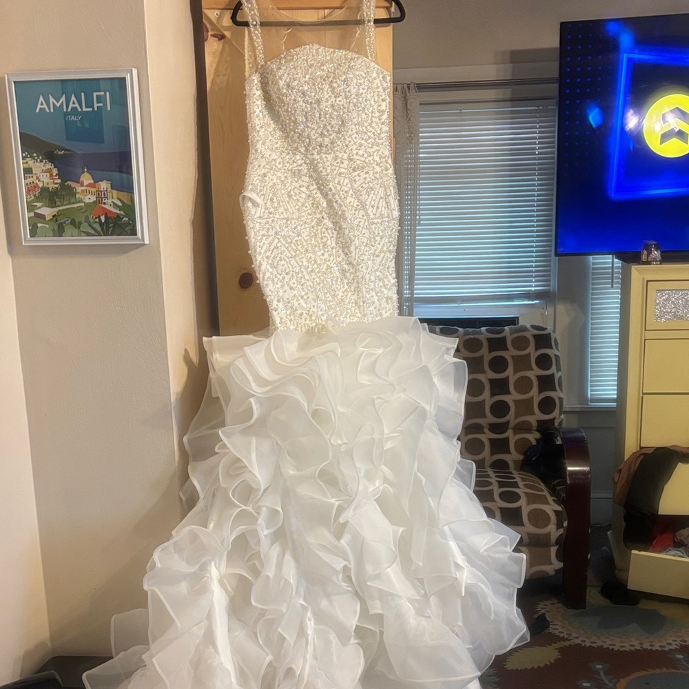 Amalfi Ivory Lace Gown with Ruffled Skirt